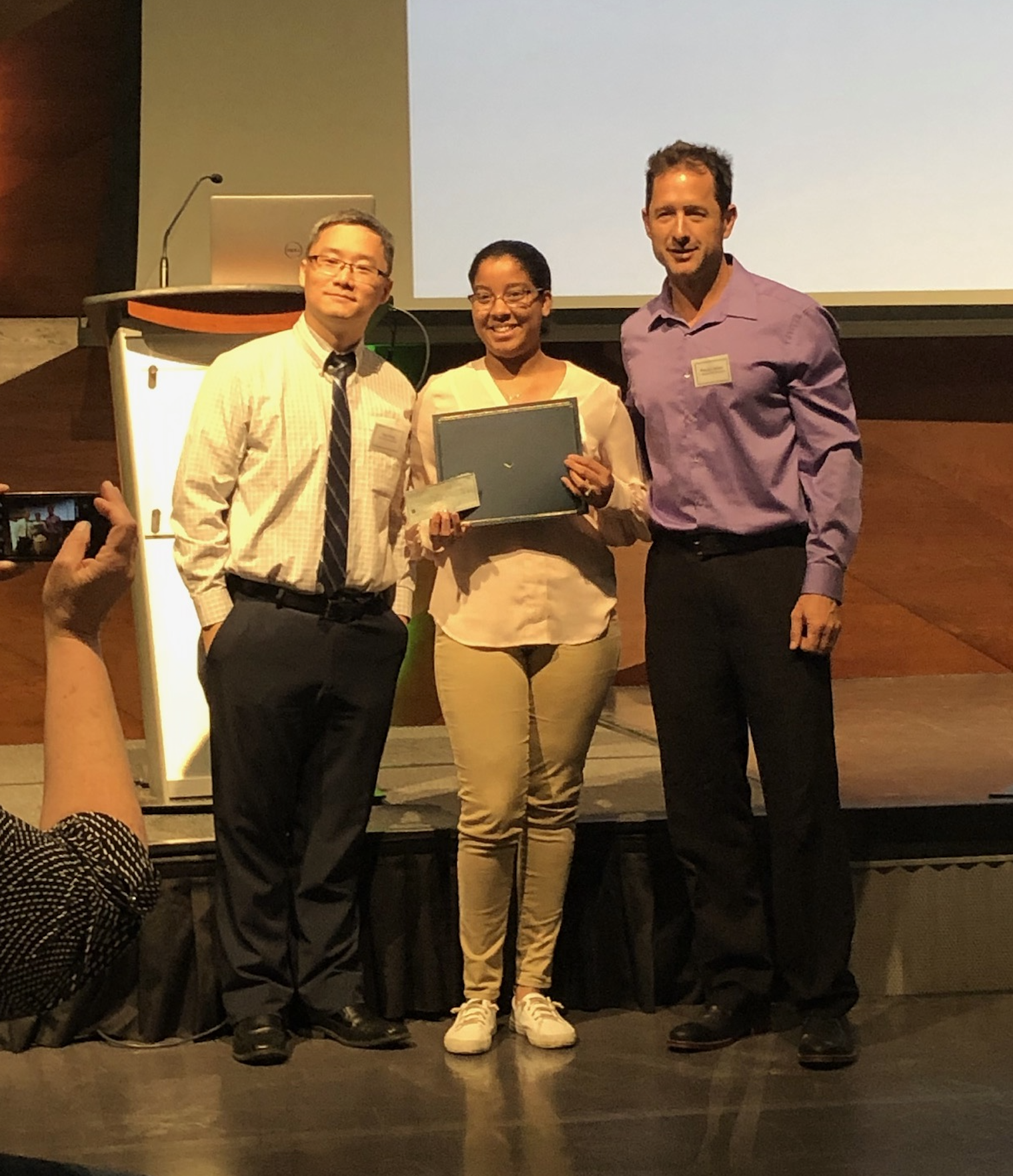 Marysol receives award at conference