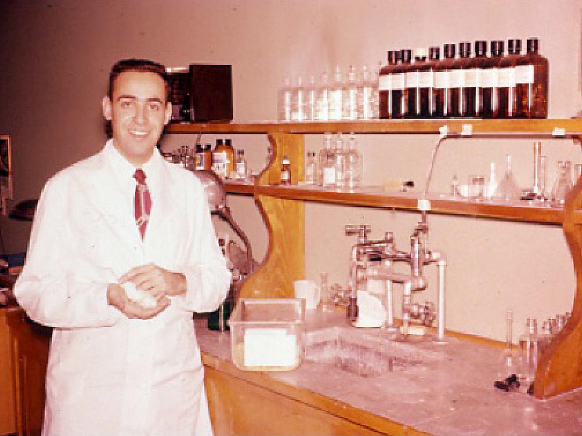 Hal Wolf 1958 in lab